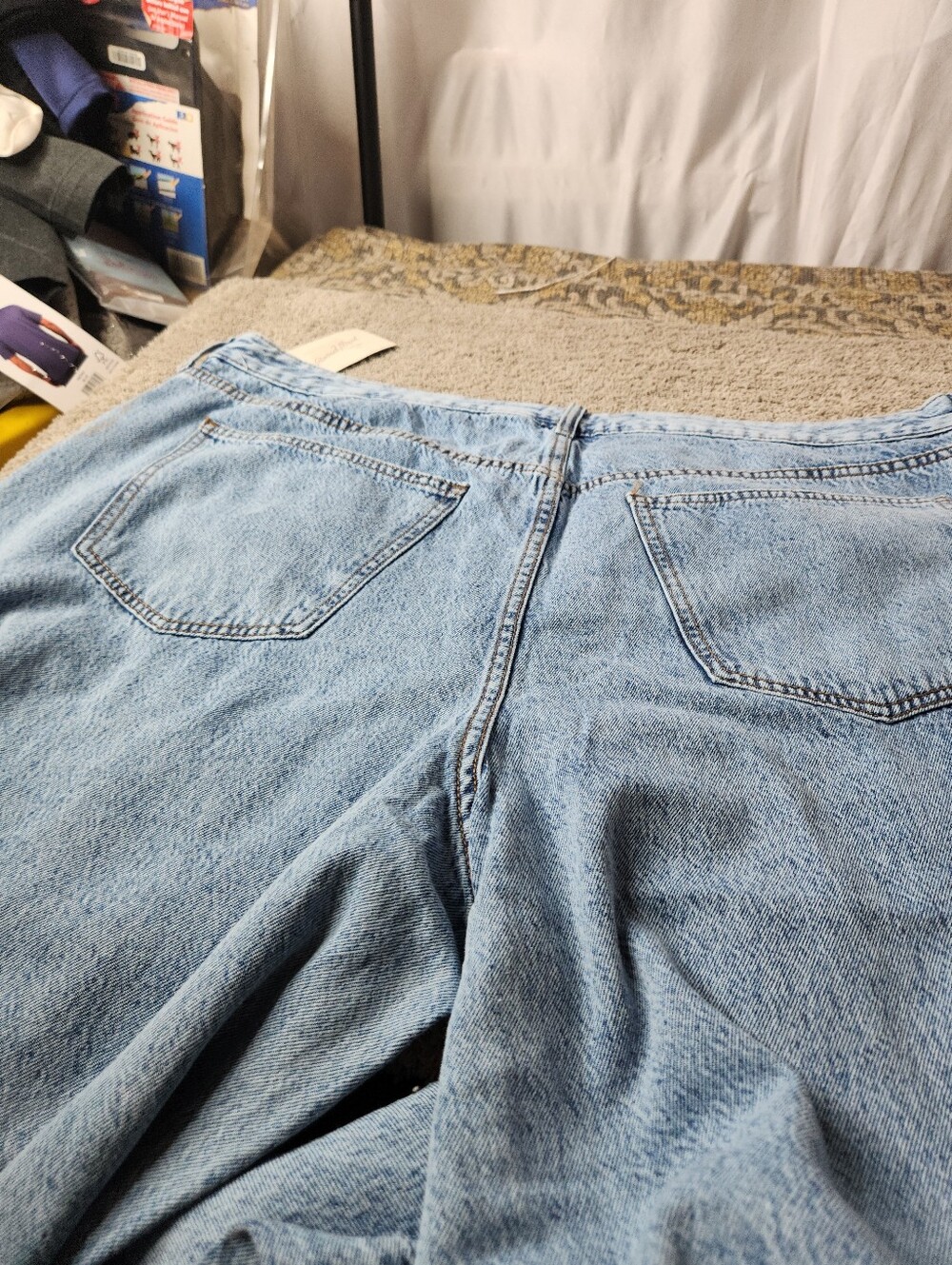 Women's Super Wide Leg Mid-Rise Jeans - Universal Thread - 18 - Picture 3 of 13